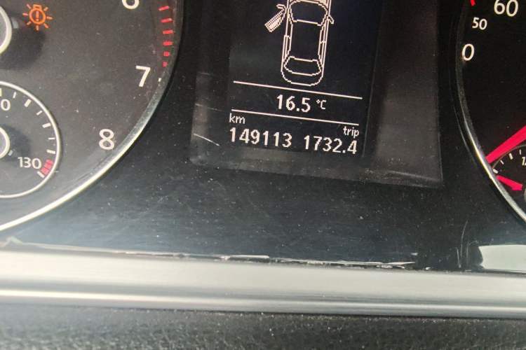Used Volkswagen Magotan 2016 1.8TSI Smart Comfort Model Odometer Close Up