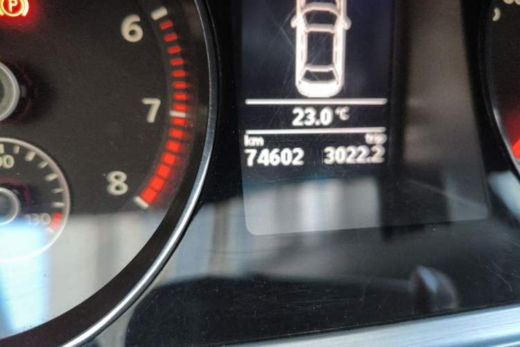 Used Volkswagen Magotan 2016 1.8TSI Smart Comfort Model Odometer Close Up