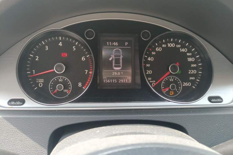 Used Volkswagen Magotan 2016 1.8TSI Smart Comfort Model Odometer Close Up