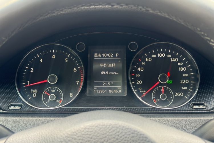 Used Volkswagen Magotan 2016 1.8TSI Luxury Comfort Model Odometer Close Up