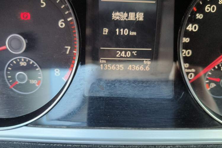 Used Volkswagen Magotan 2016 1.8TSI Smart Comfort Model Odometer Close Up