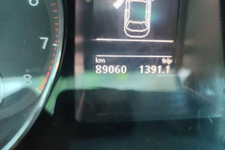 Used Volkswagen Magotan 2016 1.8TSI Luxury Comfort Model Odometer Close Up