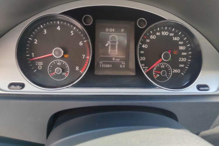 Used Volkswagen Magotan 2016 1.8TSI Smart Comfort Model Odometer Close Up