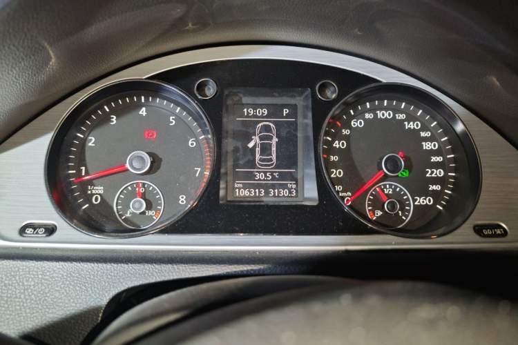 Used Volkswagen Magotan 2016 1.8TSI Smart Enjoyment Leading Model Odometer Close Up