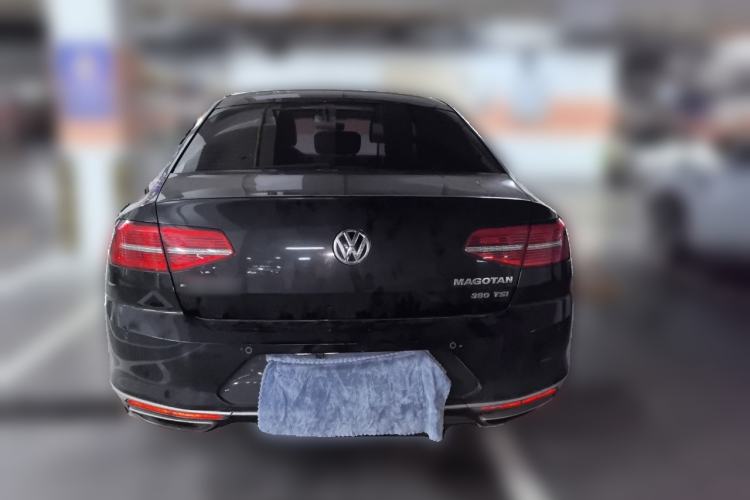 Used Volkswagen Magotan 2016 2.0 TSI Luxury Comfort Version Rear