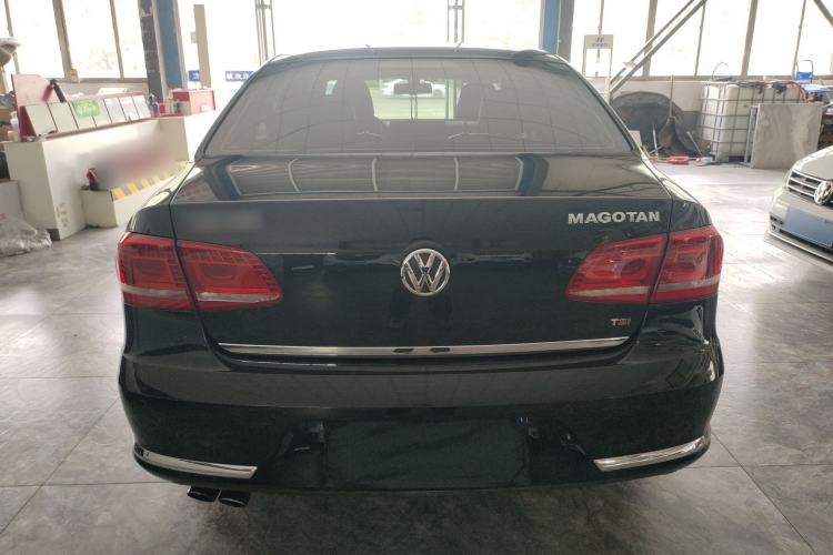 Used Volkswagen Magotan 2016 1.8TSI Luxury Comfort Model Rear