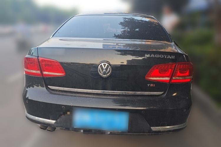 Used Volkswagen Magotan 2016 1.8TSI Luxury Comfort Model Rear