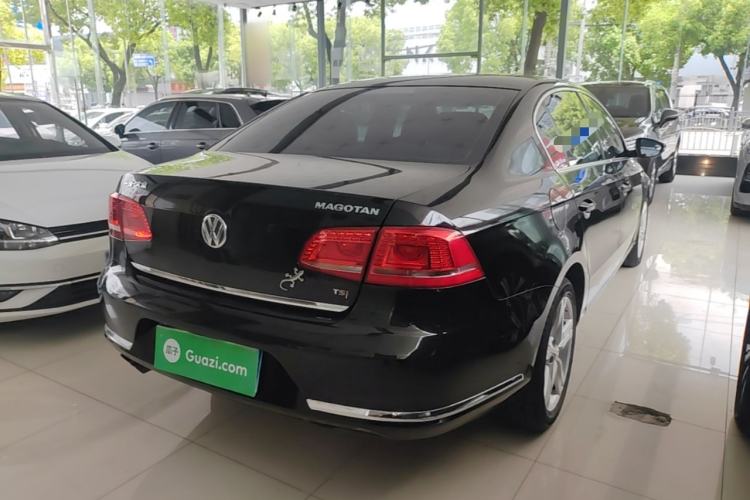 Used Volkswagen Magotan 2016 1.8TSI Luxury Comfort Model Rear Right 45 Deg