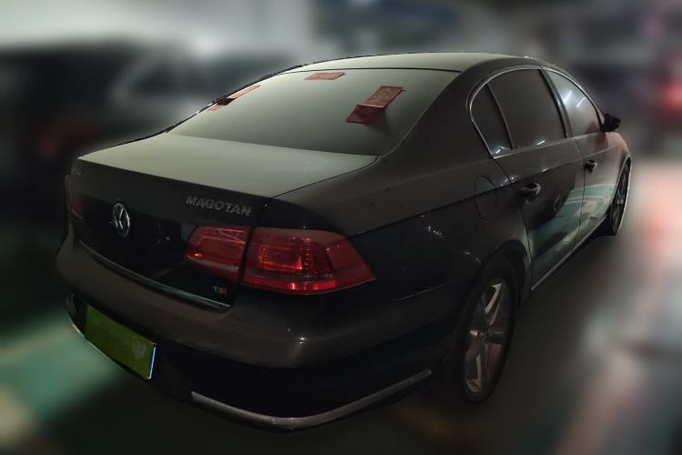 Used Volkswagen Magotan 2016 1.8TSI Luxury Comfort Model Rear Right 45 Deg