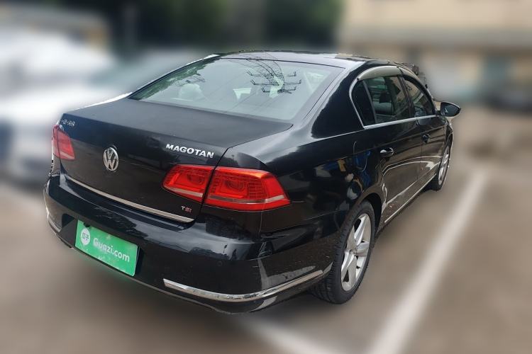 Used Volkswagen Magotan 2016 1.8TSI Luxury Comfort Model Rear Right 45 Deg
