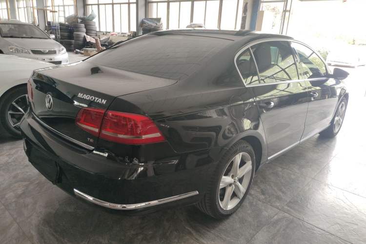 Used Volkswagen Magotan 2016 1.8TSI Luxury Comfort Model Rear Right 45 Deg