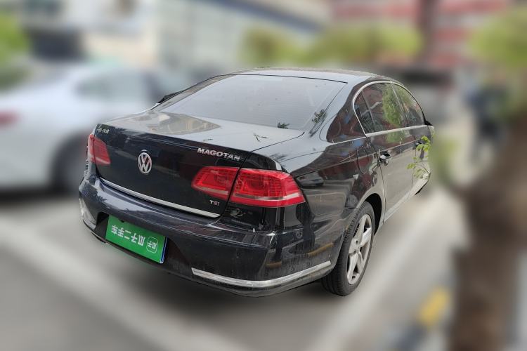 Used Volkswagen Magotan 2016 1.8TSI Luxury Comfort Model Rear Right 45 Deg