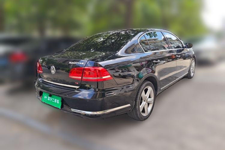 Used Volkswagen Magotan 2016 1.8TSI Luxury Comfort Model Rear Right 45 Deg