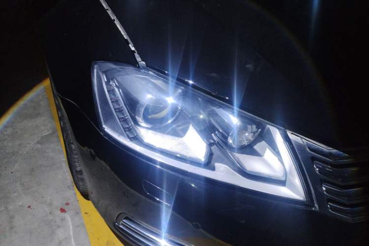 Used Volkswagen Magotan 2016 2.0 TSI Smart Luxury Version Right Front Headlight