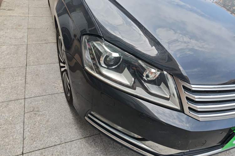 Used Volkswagen Magotan 2016 1.8TSI 25th Anniversary Edition Right Front Headlight