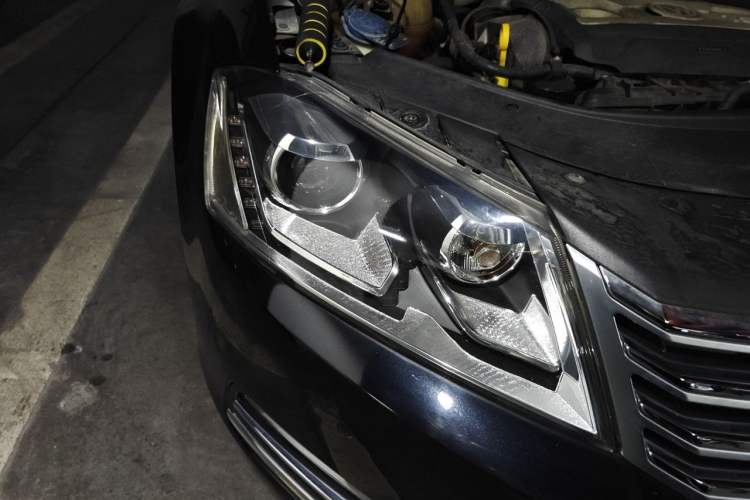 Used Volkswagen Magotan 2016 1.8TSI Smart Comfort Model Right Front Headlight
