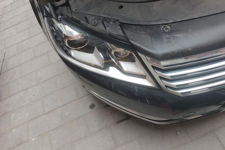 Used Volkswagen Magotan 2016 1.8TSI Luxury Comfort Model Right Front Headlight