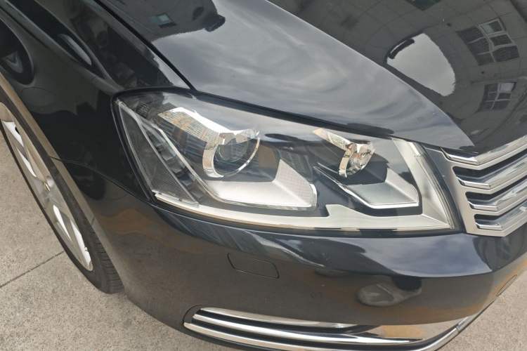 Used Volkswagen Magotan 2016 1.8TSI Luxury Comfort Model Right Front Headlight