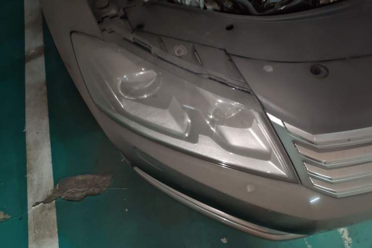 Used Volkswagen Magotan 2016 1.8TSI Luxury Comfort Model Right Front Headlight