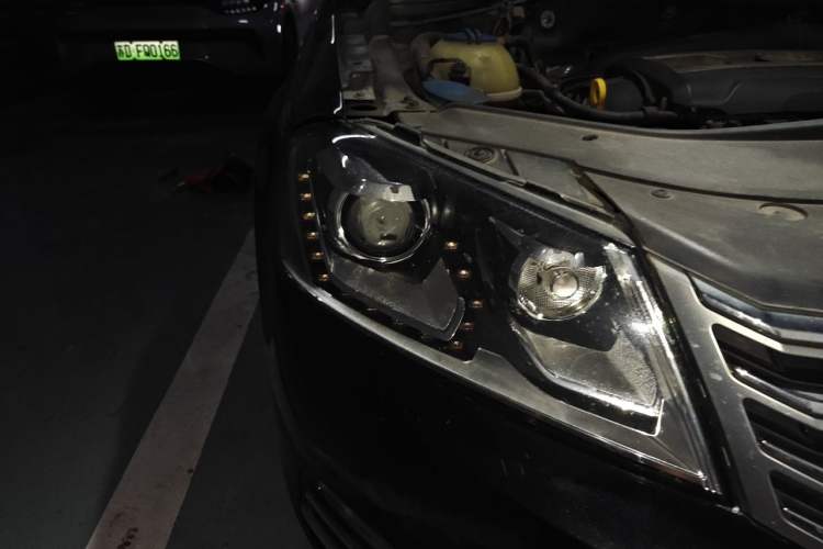 Used Volkswagen Magotan 2016 1.8TSI Smart Comfort Model Right Front Headlight