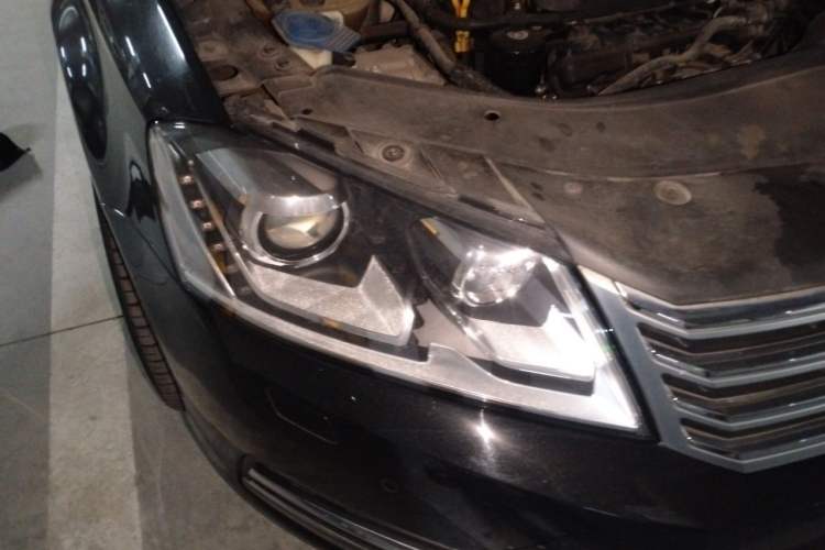 Used Volkswagen Magotan 2016 1.8TSI Luxury Comfort Model Right Front Headlight