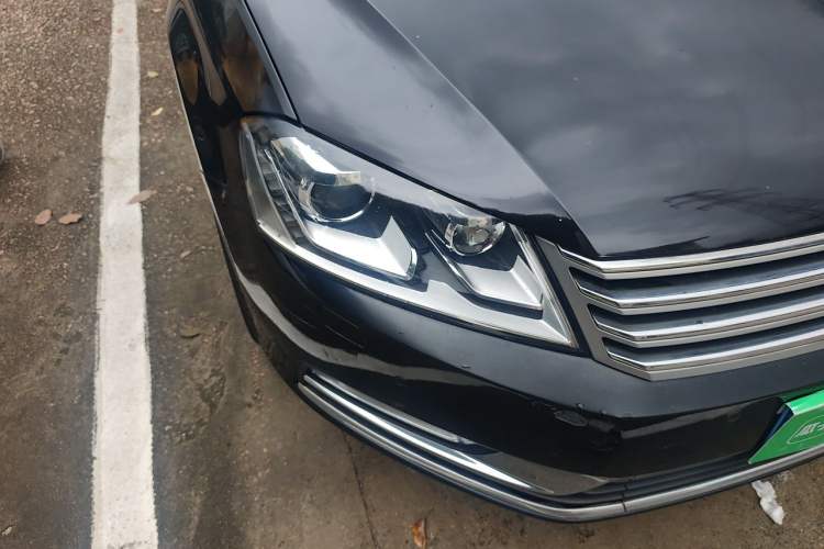 Used Volkswagen Magotan 2016 1.8TSI Luxury Comfort Model Right Front Headlight