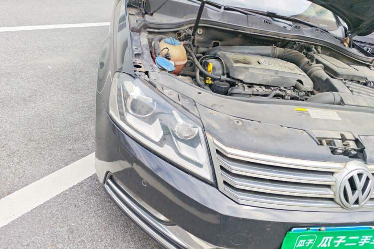Used Volkswagen Magotan 2016 1.8TSI Luxury Comfort Model Right Front Headlight