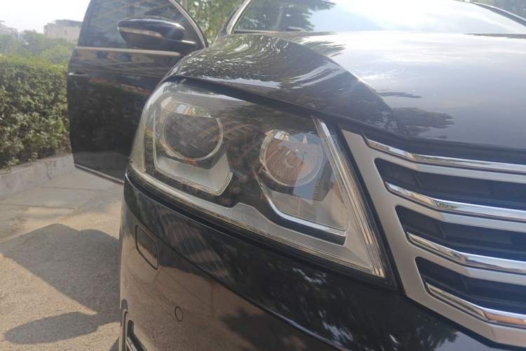 Used Volkswagen Magotan 2016 1.8TSI Luxury Comfort Model Right Front Headlight