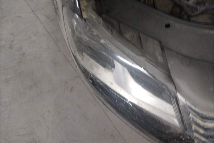 Used Volkswagen Magotan 2016 1.8TSI Smart Comfort Model Right Front Headlight