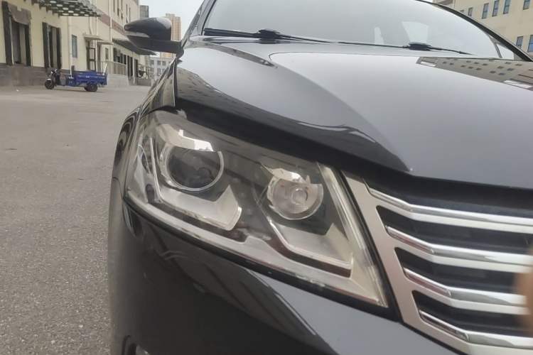 Used Volkswagen Magotan 2016 2.0 TSI Luxury Comfort Version Right Front Headlight
