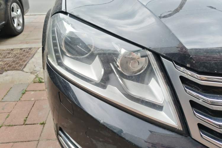 Used Volkswagen Magotan 2016 1.8TSI Luxury Comfort Model Right Front Headlight