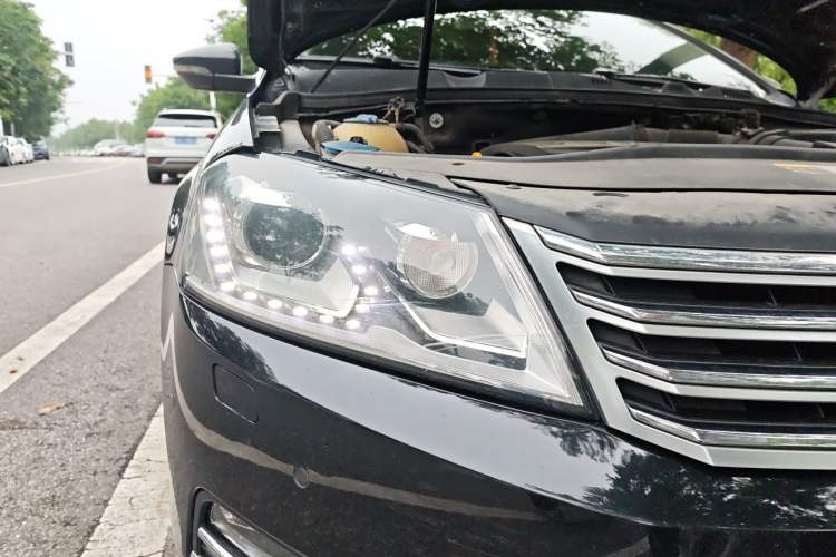 Used Volkswagen Magotan 2016 1.8TSI Luxury Comfort Model Right Front Headlight