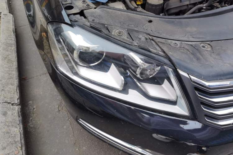 Used Volkswagen Magotan 2016 1.8TSI Luxury Comfort Model Right Front Headlight