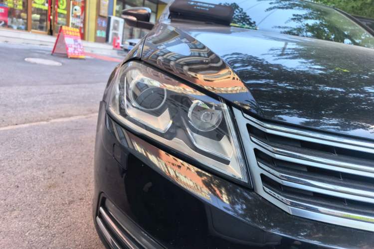 Used Volkswagen Magotan 2016 1.8TSI Luxury Comfort Model Right Front Headlight