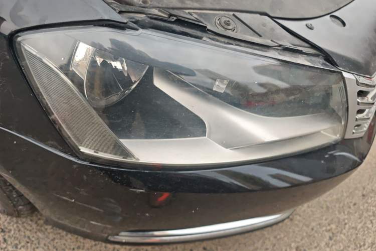 Used Volkswagen Magotan 2016 1.8TSI Smart Comfort Model Right Front Headlight