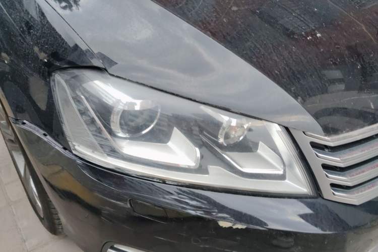 Used Volkswagen Magotan 2016 1.8TSI 25th Anniversary Edition Right Front Headlight