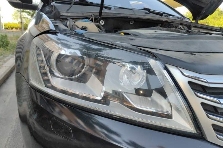Used Volkswagen Magotan 2016 1.8TSI 25th Anniversary Edition Right Front Headlight