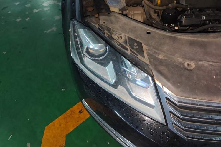 Used Volkswagen Magotan 2016 2.0 TSI Luxury Comfort Version Right Front Headlight