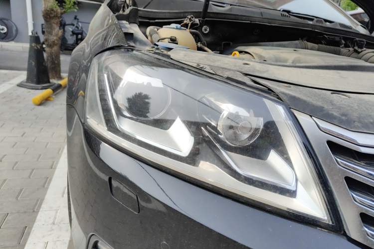 Used Volkswagen Magotan 2016 1.8TSI Luxury Comfort Model Right Front Headlight