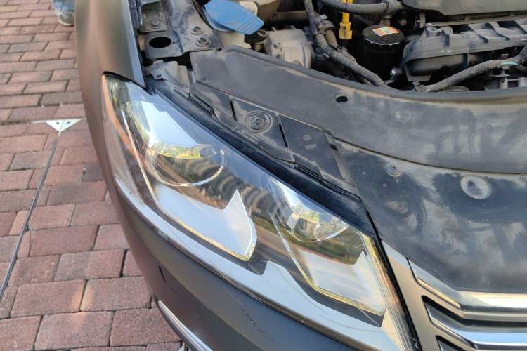 Used Volkswagen Magotan 2016 1.8TSI Luxury Comfort Model Right Front Headlight