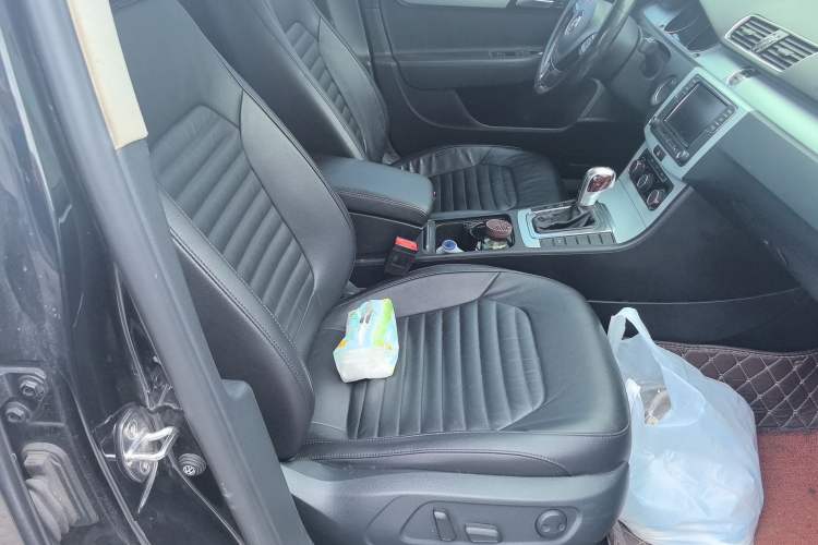 Used Volkswagen Magotan 2016 1.8TSI Smart Comfort Model Right Front Seat