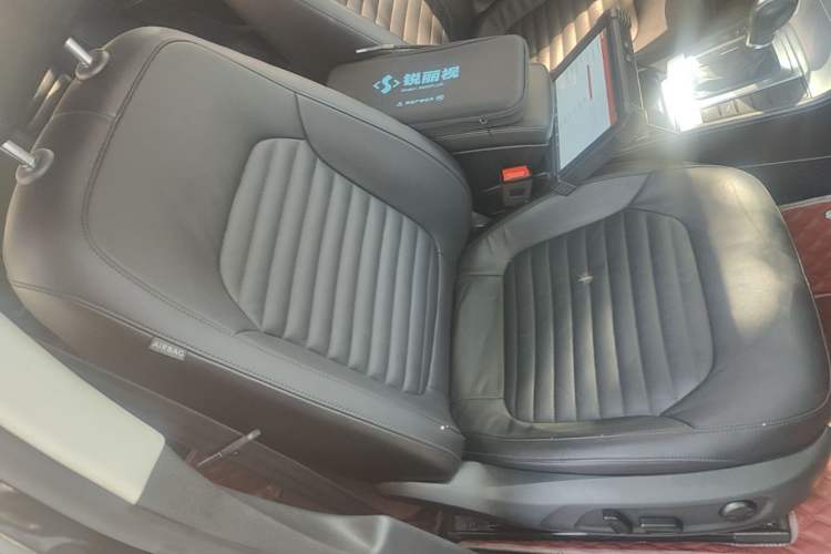 Used Volkswagen Magotan 2016 1.8TSI Smart Comfort Model Right Front Seat