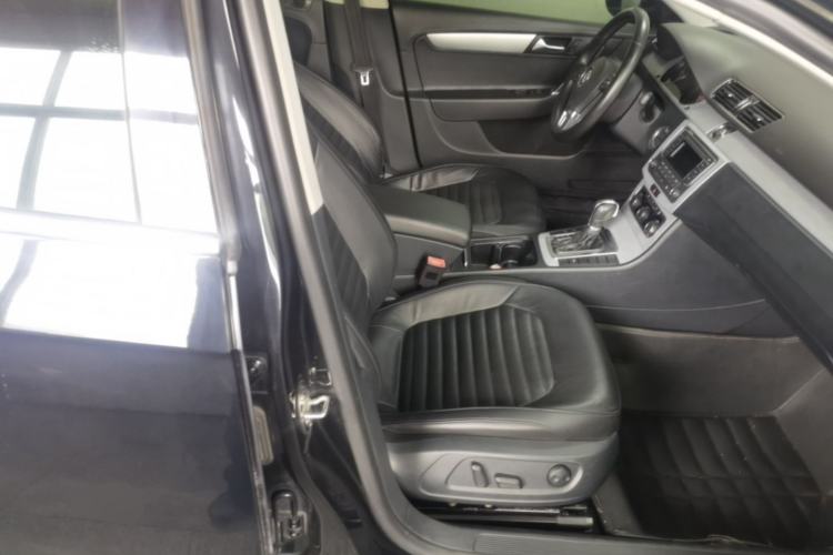 Used Volkswagen Magotan 2016 1.8TSI Smart Comfort Model Right Front Seat