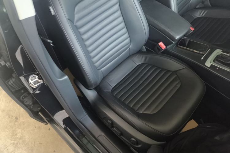 Used Volkswagen Magotan 2016 1.8TSI Smart Comfort Model Right Front Seat