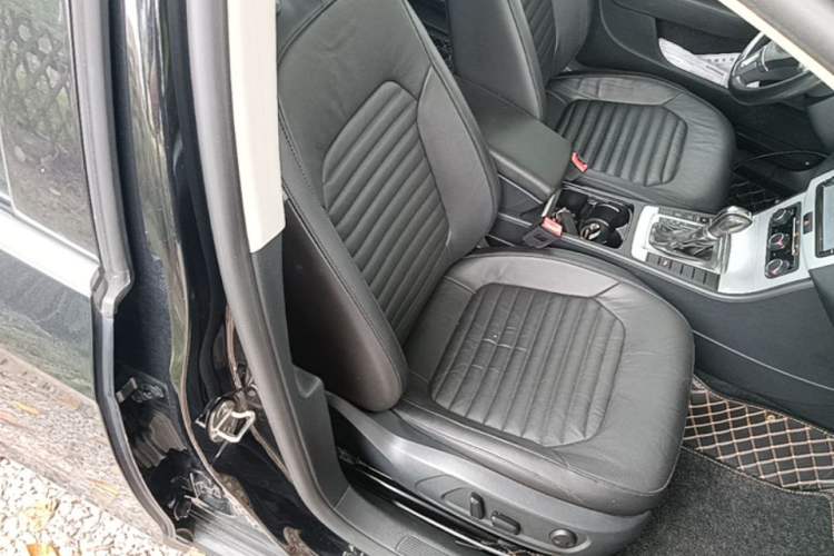 Used Volkswagen Magotan 2016 1.8TSI Smart Comfort Model Right Front Seat