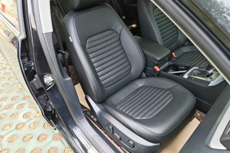 Used Volkswagen Magotan 2016 1.8TSI Smart Comfort Model Right Front Seat