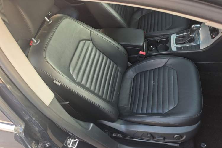 Used Volkswagen Magotan 2016 1.8TSI Smart Comfort Model Right Front Seat