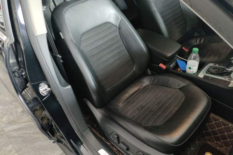 Used Volkswagen Magotan 2016 1.8TSI Luxury Comfort Model Right Front Seat