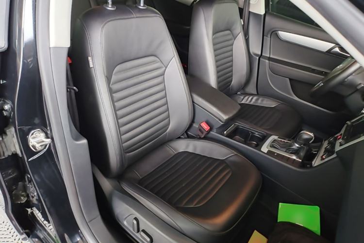 Used Volkswagen Magotan 2016 1.8TSI Smart Comfort Model Right Front Seat