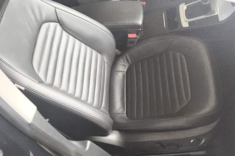 Used Volkswagen Magotan 2016 1.8TSI Smart Comfort Model Right Front Seat